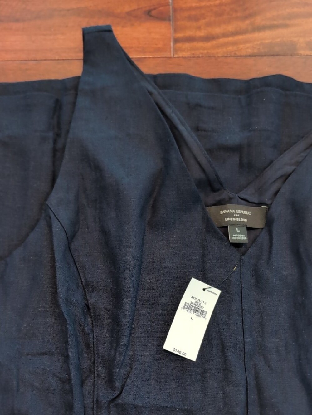 Banana Republic Navy V-Neck Linen-Blend Top - Picture 3 of 5